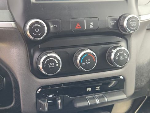 Used 2024 RAM 2500 Big Horn AWD/4WD image 27
