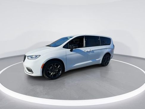 New 2026 Chrysler Pacifica Select FWD image 4