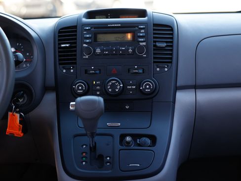 Used 2006 Kia Sedona LX image 34