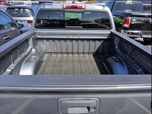 Used 2022 Chevrolet Colorado LT w/ Luxury Package image 6