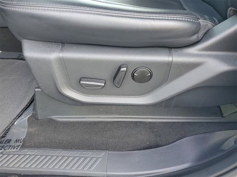 Used 2024 Ford Expedition Max XLT image 21