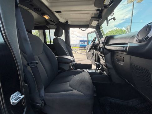 Used 2018 Jeep Wrangler Unlimited Sport AWD/4WD image 11