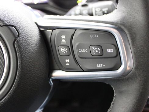 Used 2025 Jeep Wrangler Unlimited Sahara w/ Safety Group image 19