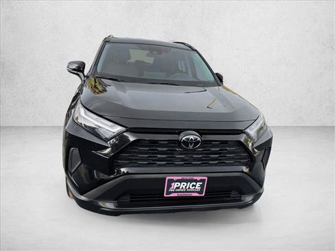 Used 2025 Toyota RAV4 XLE image 2