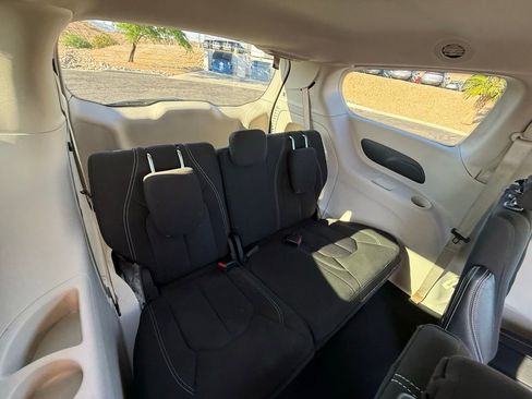 Used 2023 Chrysler Voyager LX image 18