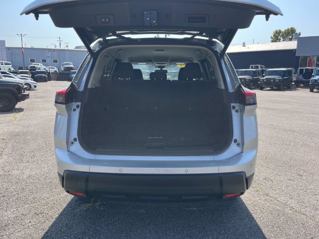 Used 2024 Nissan Rogue SV FWD image 12