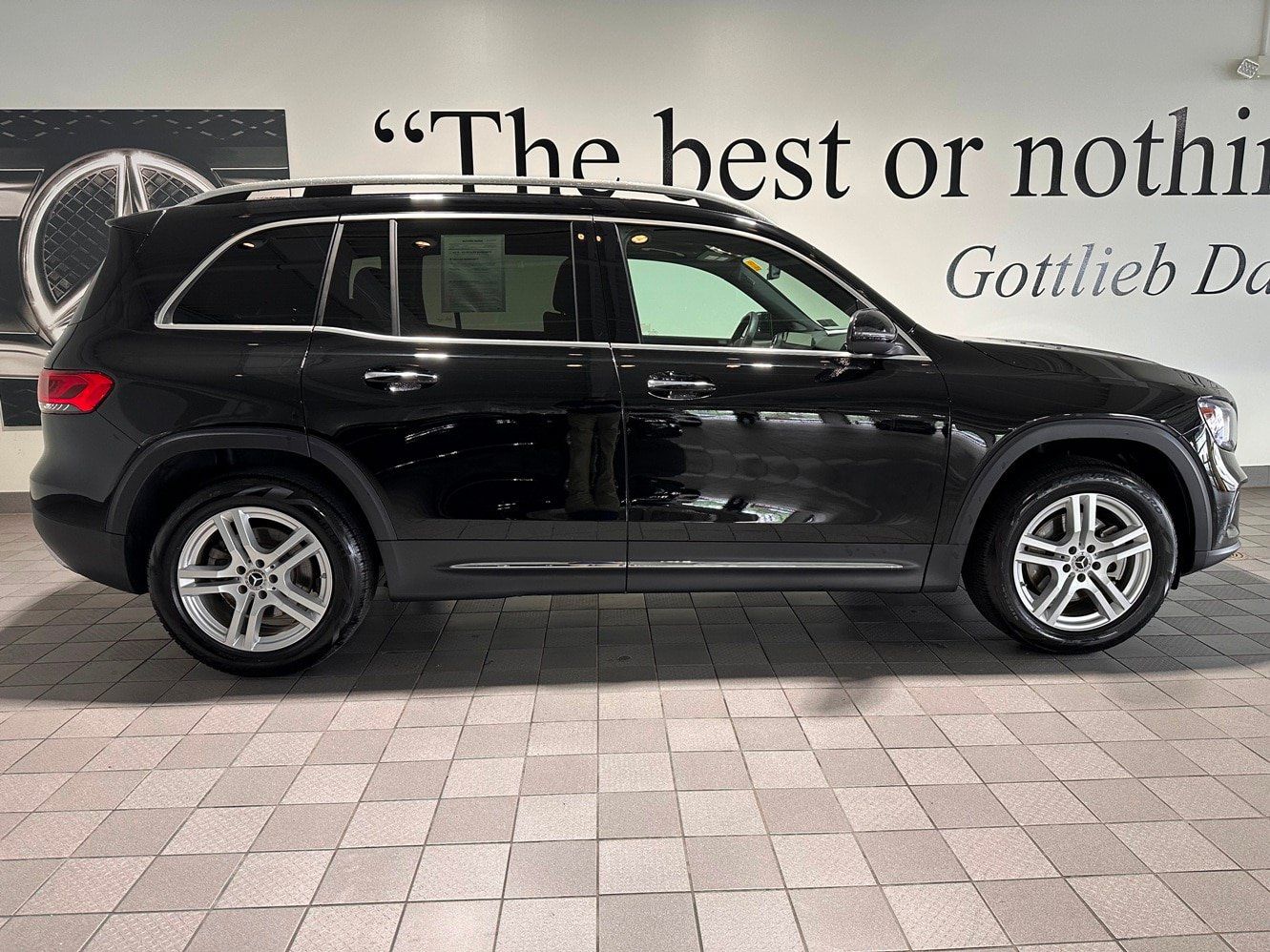 Used 2023 Mercedes-Benz GLB 250 4MATIC image 3