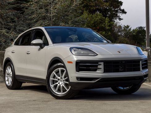 New 2025 Porsche Cayenne Coupe image 6
