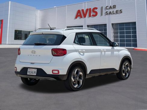 Used 2025 Hyundai Venue SEL FWD image 6