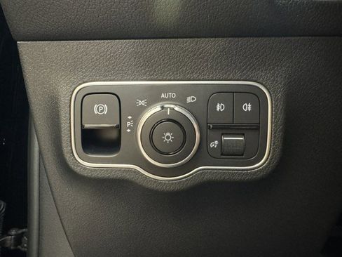 Certified 2025 Mercedes-Benz GLB 250 image 18