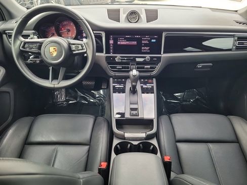 Used 2024 Porsche Macan Turbo image 2