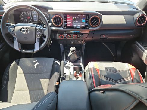 Used 2022 Toyota Tacoma TRD Off-Road AWD/4WD image 24