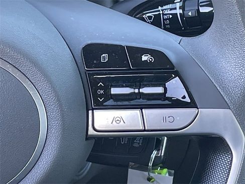 Used 2024 Hyundai Elantra SE image 13