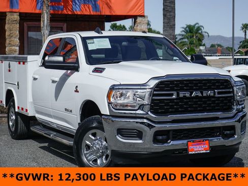 Used 2022 RAM 3500 Big Horn AWD/4WD image 2