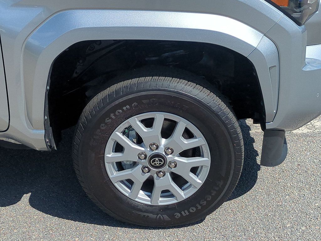 Certified 2024 Toyota Tacoma SR5 AWD/4WD image 10