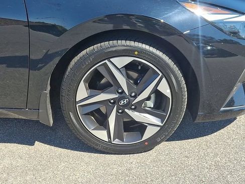 Used 2023 Hyundai Elantra SEL w/ Convenience Package FWD image 10