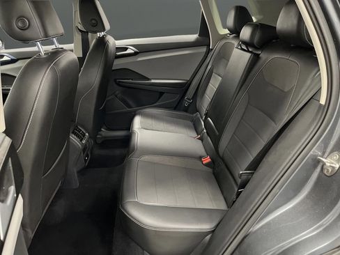 Used 2023 Volkswagen Taos SE w/ Black Wheel Package image 27