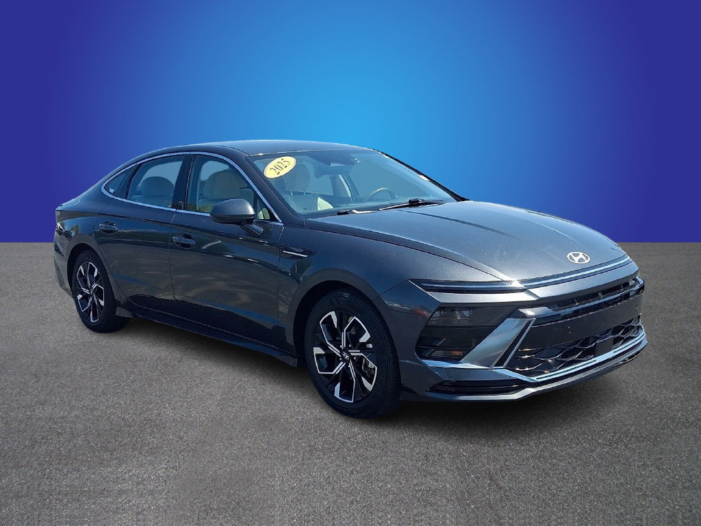 Used 2025 Hyundai Sonata SEL FWD image 3