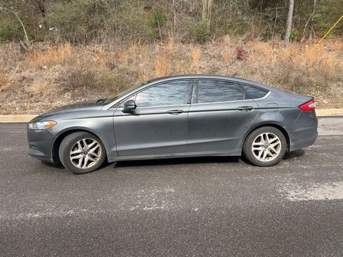 Used 2015 Ford Fusion SE image 4