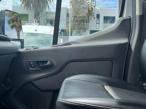 Used 2022 Ford E-Transit 148 High Roof Extended RWD image 20