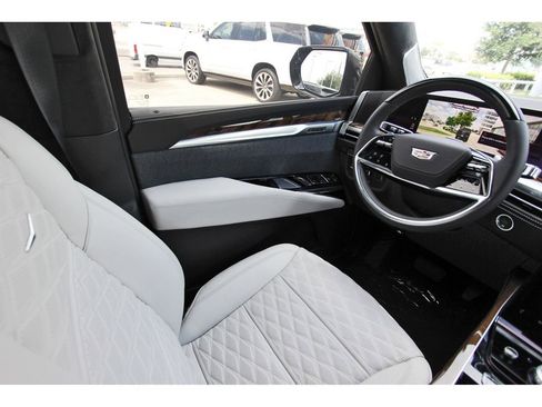 New 2026 Cadillac Escalade Platinum Sport w/ LPO, ONYX Package AWD/4WD image 8