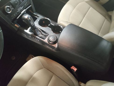 Used 2019 Ford Explorer XLT AWD/4WD image 26