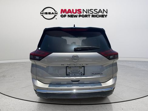 Certified 2024 Nissan Rogue Platinum FWD image 11