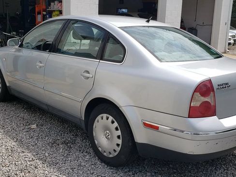 Used 2004 Volkswagen Passat GL FWD image 3