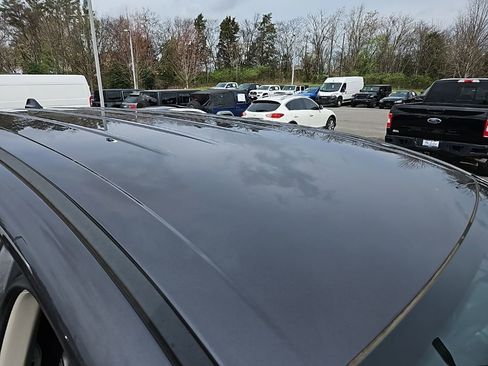 Used 2023 Chrysler Pacifica Touring-L image 9