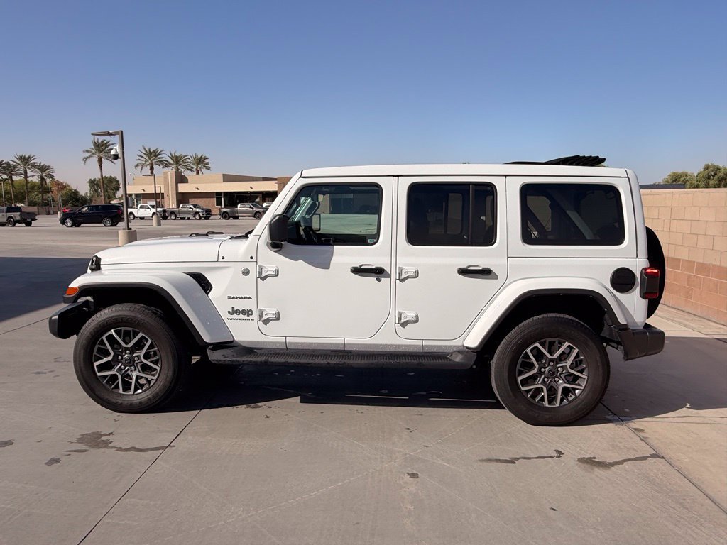 Used 2024 Jeep Wrangler Unlimited Sahara w/ Technology Group AWD/4WD image 10