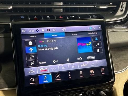 Used 2023 Jeep Grand Cherokee 4WD 4xe w/ Luxury Tech Group II image 28