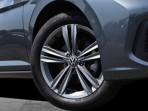 Certified 2023 Volkswagen Jetta SE w/ Panoramic Sunroof Package FWD image 3