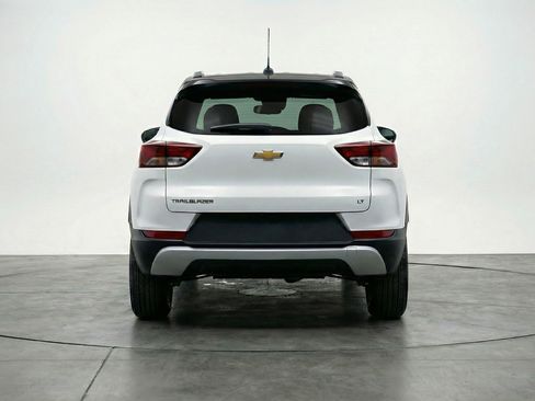Used 2025 Chevrolet TrailBlazer LT w/ Driver Confidence Package AWD/4WD image 7