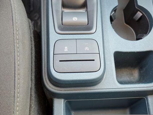 Certified 2025 Ford Maverick XL w/ Equipment Group 102A image 21