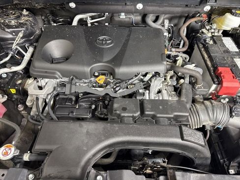 Used 2021 Toyota RAV4 LE image 9