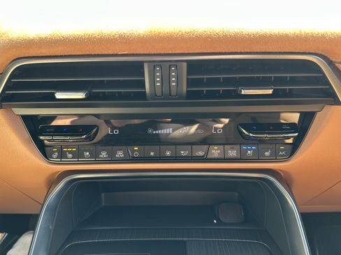 Certified 2025 MAZDA CX-70 3.3 Turbo S w/ Premium Plus image 10