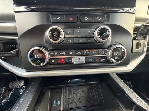 Used 2024 Ford Expedition Max XLT image 22