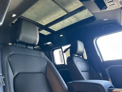 Certified 2025 Land Rover Defender 110 X-Dynamic SE AWD/4WD image 15