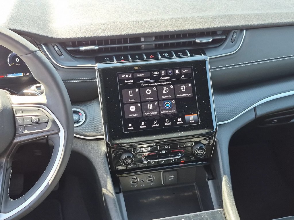 Used 2025 Jeep Grand Cherokee Altitude AWD/4WD image 19
