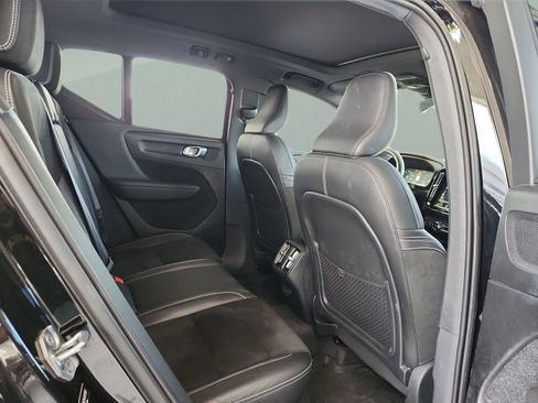 Used 2019 Volvo XC40 T5 R-Design image 18