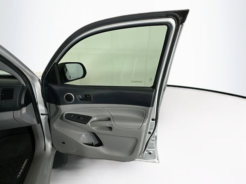 Used 2013 Toyota Tacoma PreRunner w/ TRD Sport Pkg image 29