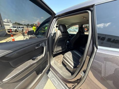 Used 2017 Chevrolet Traverse LT FWD image 21