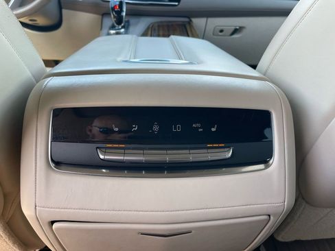 Used 2021 Cadillac Escalade ESV Premium Luxury Platinum image 14