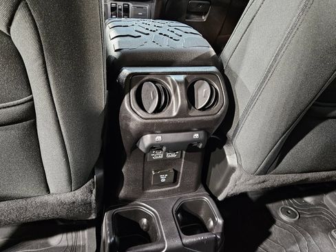 Used 2021 Jeep Gladiator Sport AWD/4WD image 36