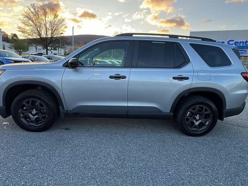 Certified 2025 Honda Pilot TrailSport image 7
