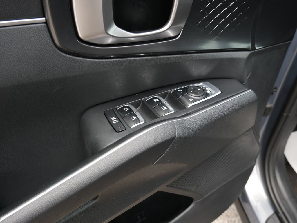 Used 2025 Kia Sorento LX FWD image 26