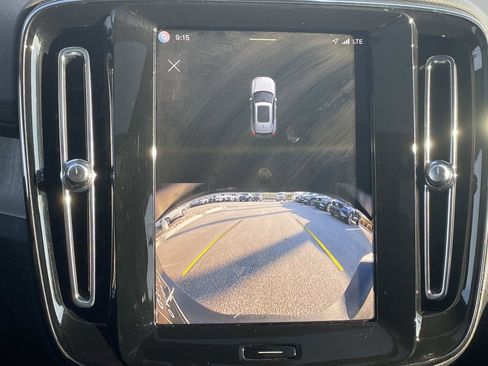 Certified 2025 Volvo XC40 B5 Core image 27