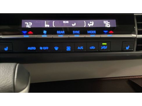 Used 2024 Toyota Sienna XLE image 12