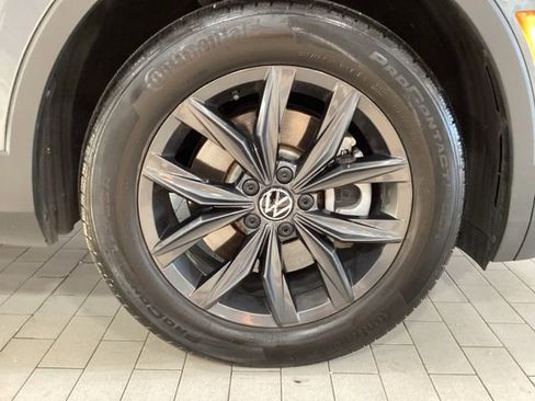 Certified 2024 Volkswagen Tiguan SE image 25