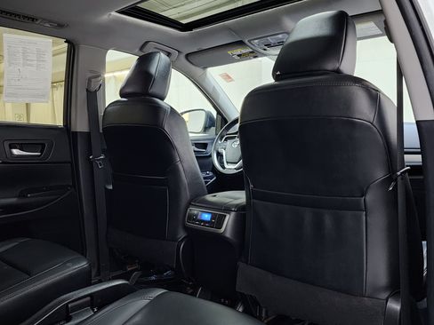 Used 2019 Toyota Highlander XLE AWD/4WD image 19
